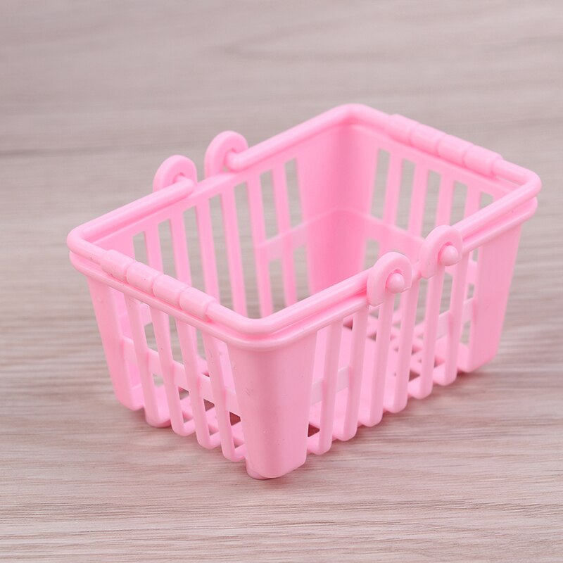 Hot sale Mini 1/12 Cute Dollhouse Rattan Iron Frame Frame Hand-woven Vegetable Food Storage Basket Dolls Miniature Decoration